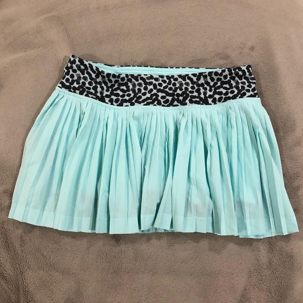 LIGHT BLUE LULULEMON PLEAT TO STREET SKIRT SZ 6